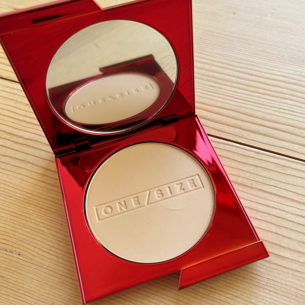 ONE/SIZE Powder Foundation - Picture 5 of 5